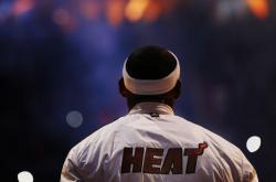 世界杯2026-莱万绝命一击！波兰鏖战120分钟险胜阿联酋，挺进世界杯四强